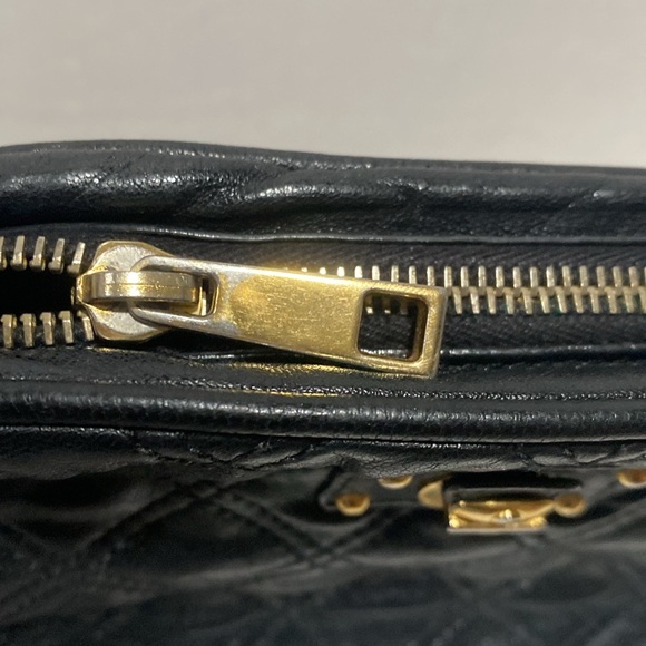 Vintage Quilted Marc Jacobs black crossbody with Gold hardware - Picture 5 of 8